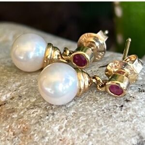 Wow! Gorgeous 14 karat gold, Ruby, and Pearl  Small Petite Dangle Drop Earrings